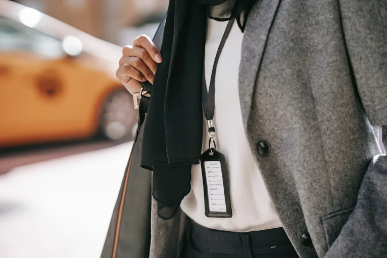 How To Close Deals with Proper Dress Codes and Other Tech Sales Outfits: The Ultimate Guide