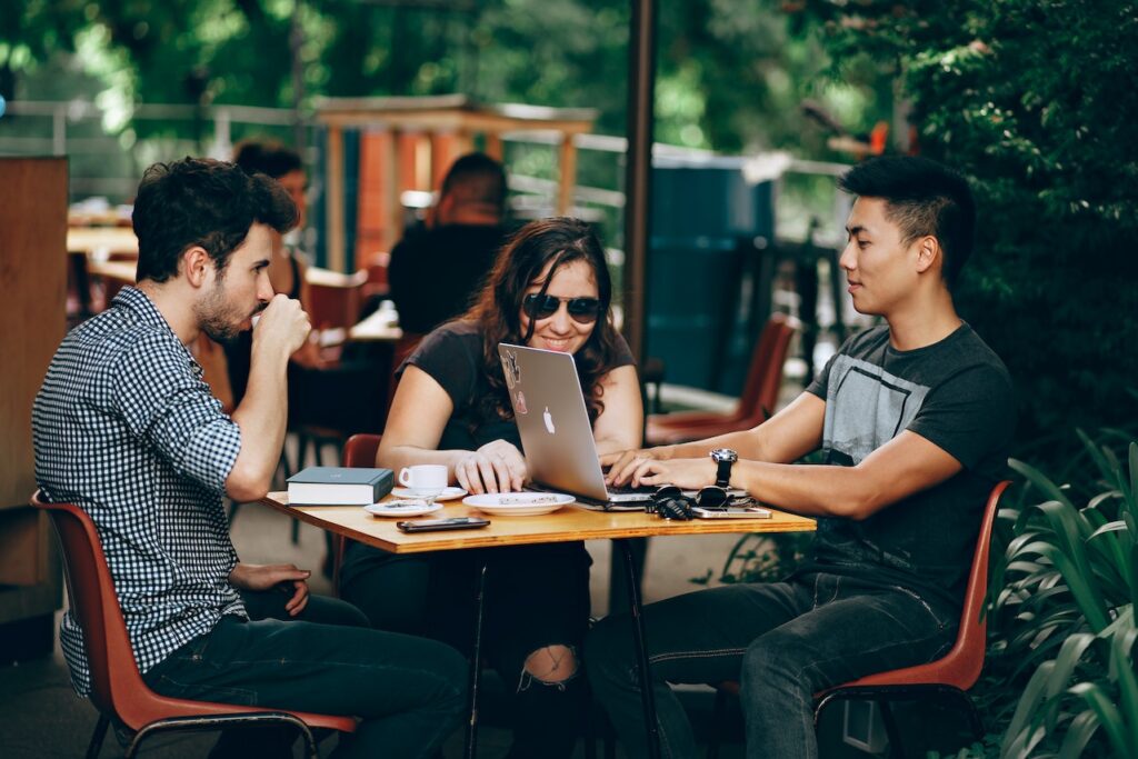 bachelor's degree students studying
